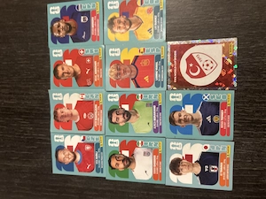 Ofer la schimb aceste cartonașe cu jucători pentru album FIFA 2026