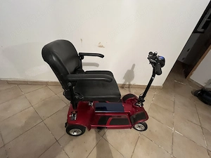 Cărucior electric persoane în vârstă 