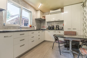 Casă/Vilă cu 5 camere de Vânzare, 870mp Teren, Bucium -3 Sarmale - imagine 10