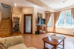 Casă/Vilă cu 5 camere de Vânzare, 870mp Teren, Bucium -3 Sarmale - imagine 4