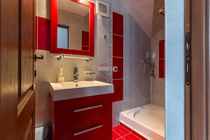 Casă/Vilă cu 5 camere de Vânzare, 870mp Teren, Bucium -3 Sarmale - imagine 13