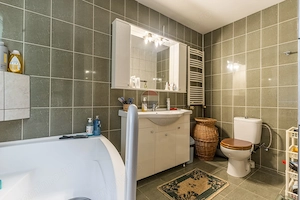 Casă/Vilă cu 5 camere de Vânzare, 870mp Teren, Bucium -3 Sarmale - imagine 15