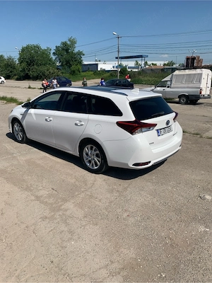 Vand Toyota Auris Hybrid - imagine 5