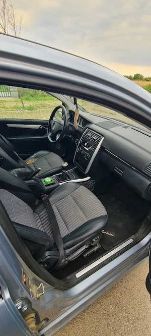 Mercedes-Benz w245 - imagine 5