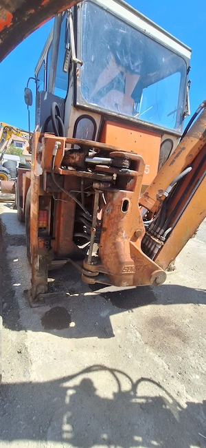 Vand Buldoexcavator Schaeff H3205 Articulat pe Roti - imagine 4