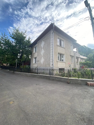Vila ultracentral, langa MC DONALDS, 6 camere, 4 ari - imagine 3