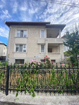 Vila ultracentral, langa MC DONALDS, 6 camere, 4 ari - imagine 4