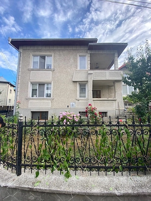 Vila ultracentral, langa MC DONALDS, 6 camere, 4 ari