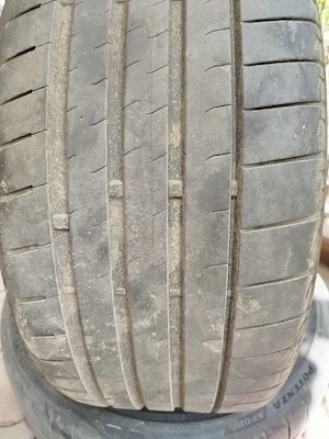 Vând 2 anvelope bridgestone 235 35 19 - imagine 4