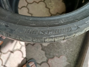 Vând 2 anvelope bridgestone 235 35 19