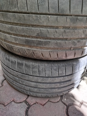 Vând 2 anvelope bridgestone 235 35 19 - imagine 5