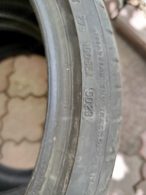 Vând 2 anvelope bridgestone 235 35 19 - imagine 2