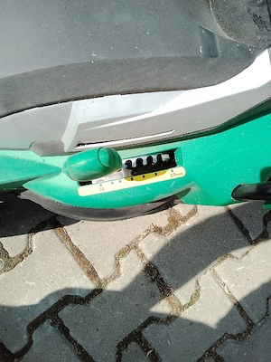 Mașina  de tuns iarba electrica 