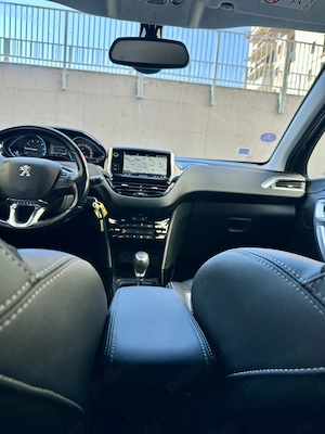 Peugeot 2 km Carplay Carte service Rate Garantie - imagine 3