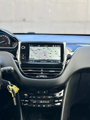 Peugeot 2 km Carplay Carte service Rate Garantie
