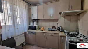Apartament 2 camere zona centrala 75000 Euro etaj 3 ocupabil - imagine 4