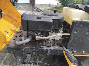 vând tractoras tuns gazon. 