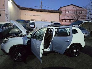 Dacia Duster 1.6SCe 115cp 4x4 an 2019 EURO 6 Tva Deductibil - imagine 3