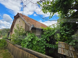 Casa traditionala din caramida in satul Anghelus
