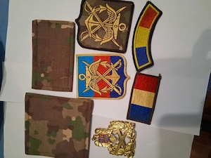Embleme militare și acoperitoare de embleme.