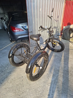 Vand triciclu cu pedale
