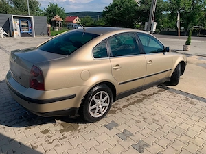  Vând Passat 1.6 benzină  - imagine 2
