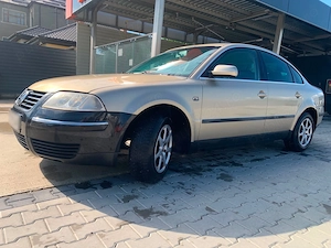  Vând Passat 1.6 benzină  - imagine 4