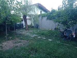 Persoana fizică închiriez casă 3 camere in zona Bălcescu 