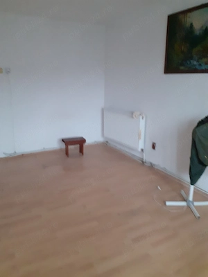 vind apartament 2 cam,decomandat