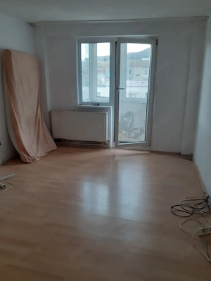 vind apartament 2 cam,decomandat