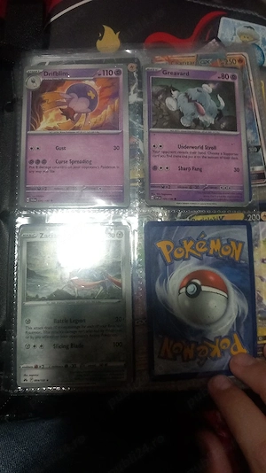 peste 250 carti pokemón comune si rare  