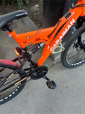 vând bicicletă KARAIMAN fârne pe disc   