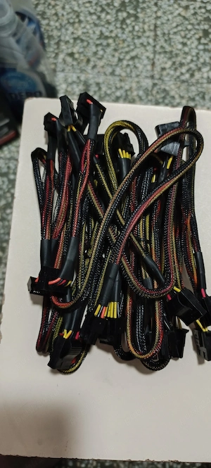 Cabluri sursa modulara PC noi.
