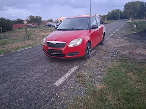 Vand skoda fabia motor 1.2 benzina central servo abs air bag muzica adus recent adus se pot scoate 