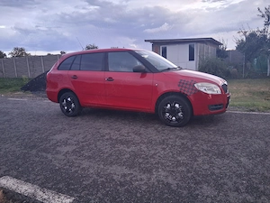 Vand skoda fabia motor 1.2 benzina central servo abs air bag muzica adus recent adus se pot scoate  - imagine 4