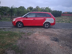 Vand skoda fabia motor 1.2 benzina central servo abs air bag muzica adus recent adus se pot scoate  - imagine 3