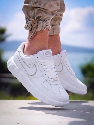 Adidasi Nike 