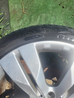 jante originale Mercedes-Benz ML R20 cu anvelope Pirelli de vară – 3.000 lei negociabil - imagine 3