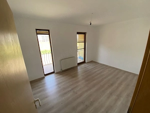 Proprietar vand   inchiriez apartament 3 camere in Giroc - imagine 4
