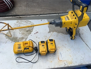 Vând mixer profesional DeWALT FLEXVOLT 54V, în stare foarte bună de funcționare. Se vinde împreună c