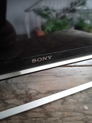 Vând TV LCD Sony Bravia 102 cm DEFECT-pt piese de schimb