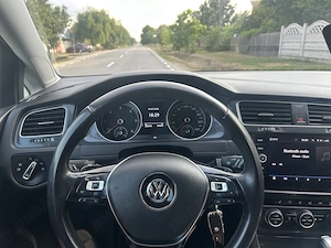 De vânzare golf 7 an 2018 mașina este full pe dotări mai multe detalii în privat  - imagine 3