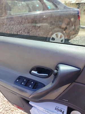 Vând sau dezmembrez Renault laguna 2,2.0,16v,135cp,benzina - imagine 8