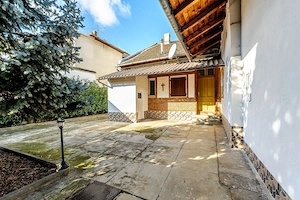 Vilă 5 camere, teren 1.500 mp cu livadă, garaj dublu