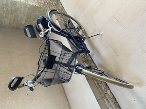Vand bicicleta olandeza cu 6 viteze BTWIN Elops 320 albastra cu cos frontal