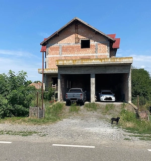 Casa la rosu pe 4 nivele cu teren generos - imagine 3