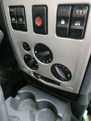 Dacia Logan 1.4 benzina cu climă funcțională  - imagine 9