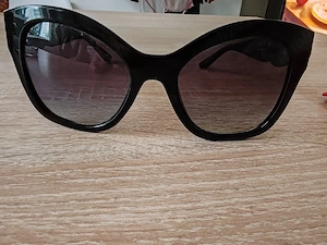 Ochelari de soare Guess damă +toc original - stare foarte bună. 