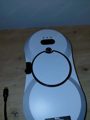Robot curatat geamuri