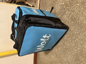 Geanta Wolt livrari , stare foarte buna. Pret 120 lei . Doar in Iasi.